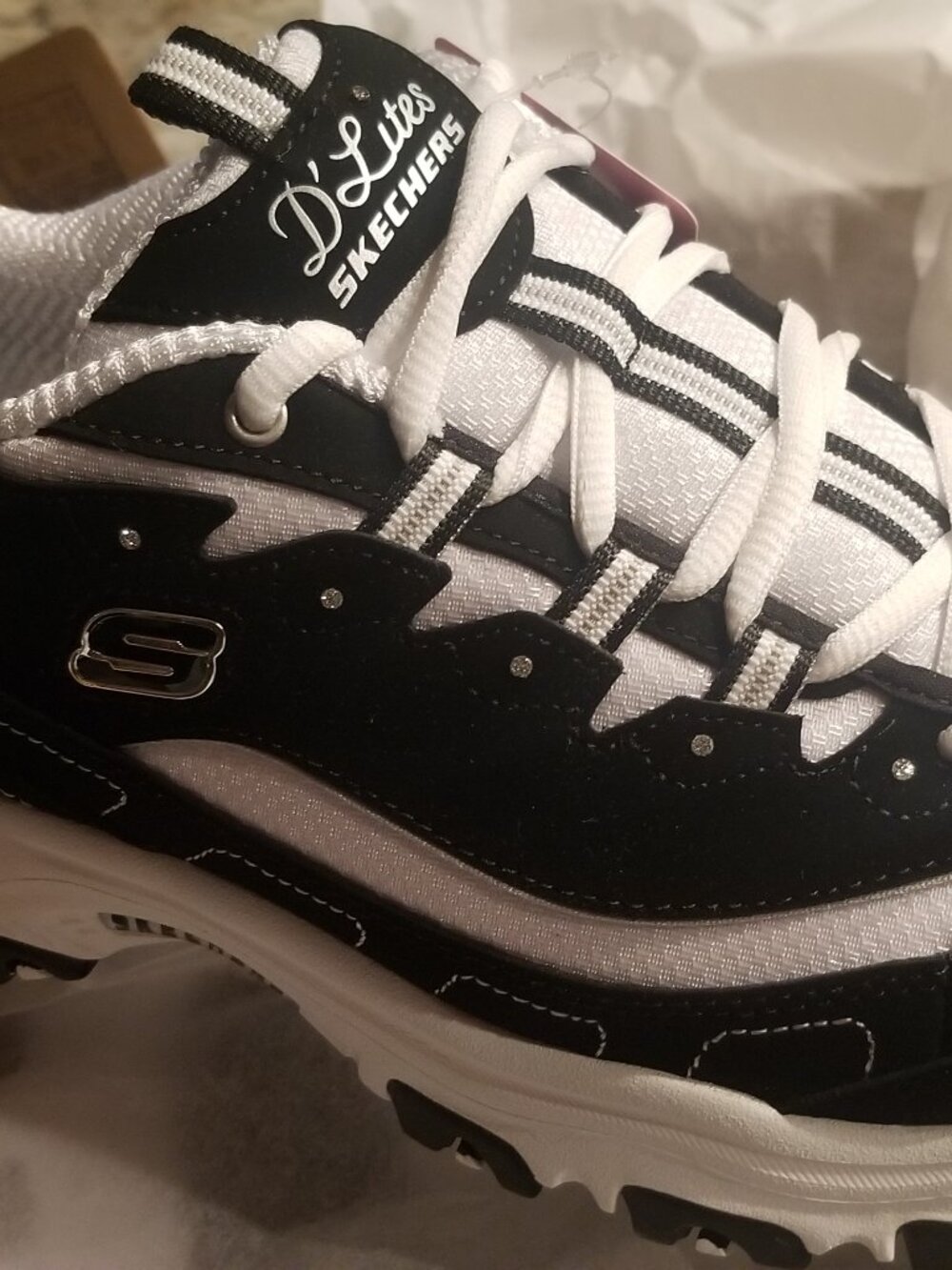 Skechers Delites Biggest Fan size 11w Black and White worn 3 times
